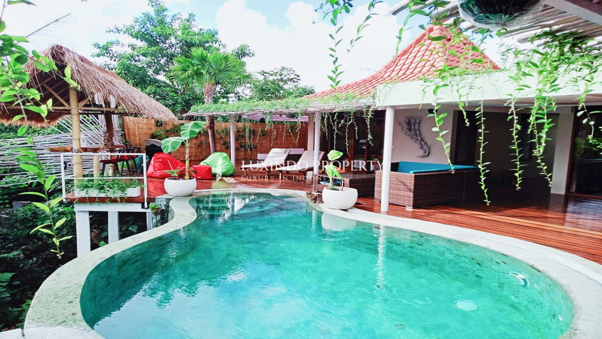 BUDUK – 6 BEDROOM LEASEHOLD VILLA OVERLOOKING RICE FIELD VIEWS (LHV320)